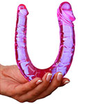 Фиолетовый стимулятор U-формы Seven Creations Double Mini в руке