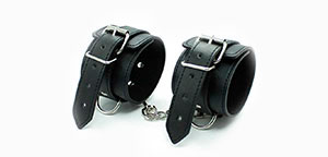 Кожаные наручники БДСМ