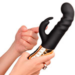 Клиторально-вагинальный стимулятор Dorcel G-Stormer черного цвета в руках